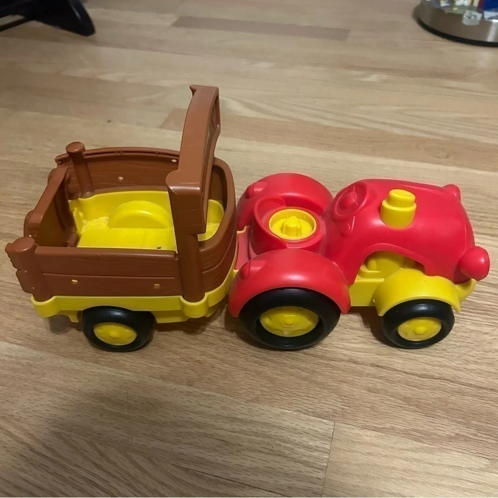 Fisher Price Little People Farm Tractor Tow n Pull Kids Toy Red